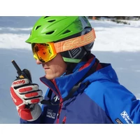 Megbízható kommunikáció síelés és snowboardozás közben