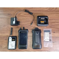 Motorola MOTOTRBO Ion 400-527 MHz UHF & POC multifunkciós adóvevő / Bluetooth, GPS, Wi-Fi, LTE, szkenner