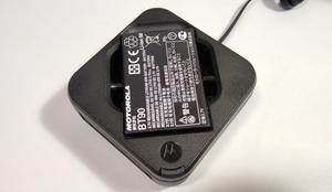 Motorola CLR446 adóvevő akkumulátor külső töltése