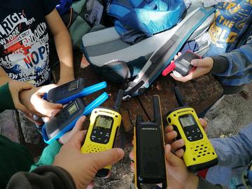 Túra, kirándulás gyerekekkel és walkie-talkie-kkal