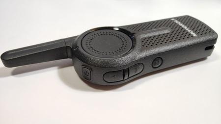 Motorola CLR446 adóvevő funkciógombjai a bal oldalán